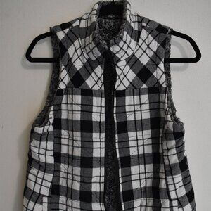 Maurices Reversible Womens Winter Vest Medium Black and White Plaid/Sherpa